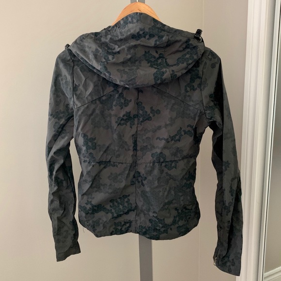 BENCH | Geometric-Print Jacket - Picture 4 of 4